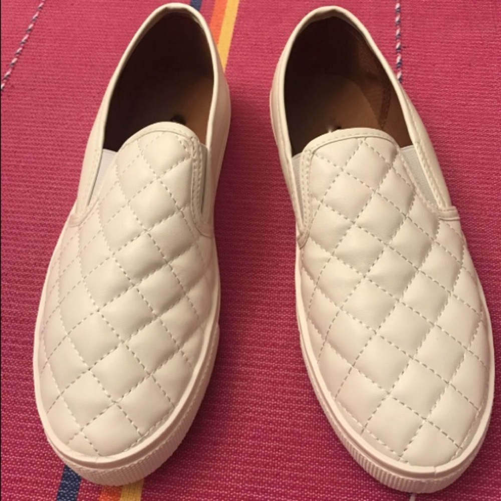 New quilted white slip ons size 7 left - Picture 5 of 6